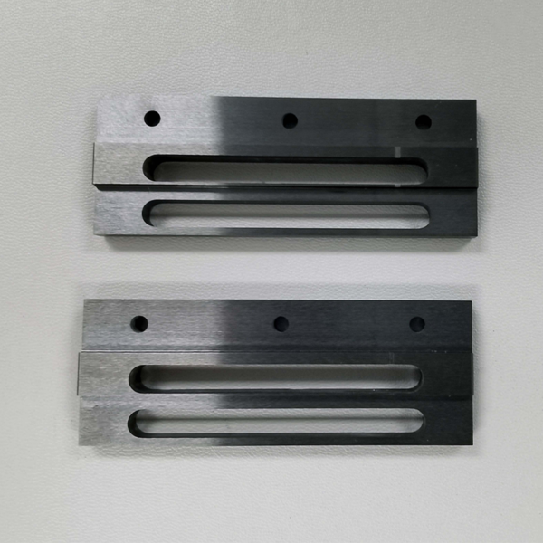 Black zirconia insulating structural parts — view 2 Black zirconia insulating structural parts — reference component view 2